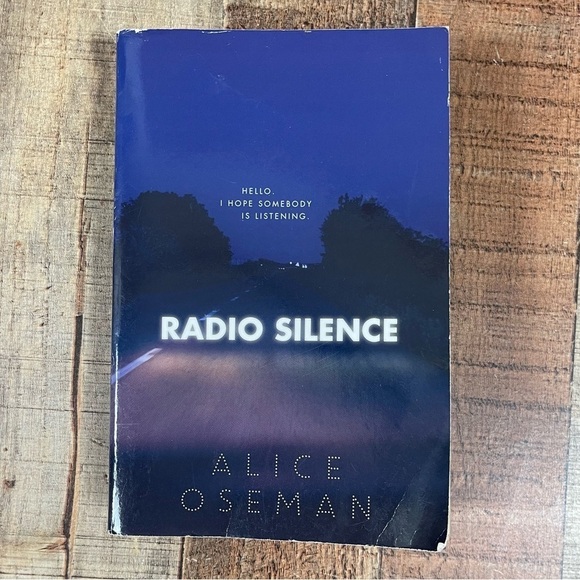 Radio Silence by Alice Oseman Paperback Book Contemporary YA Fiction LGBT - Picture 1 of 7